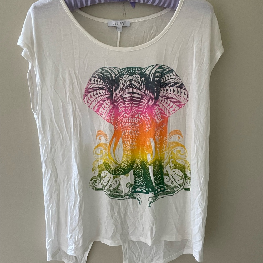 DElias Elephant tee with vented back hem size Large